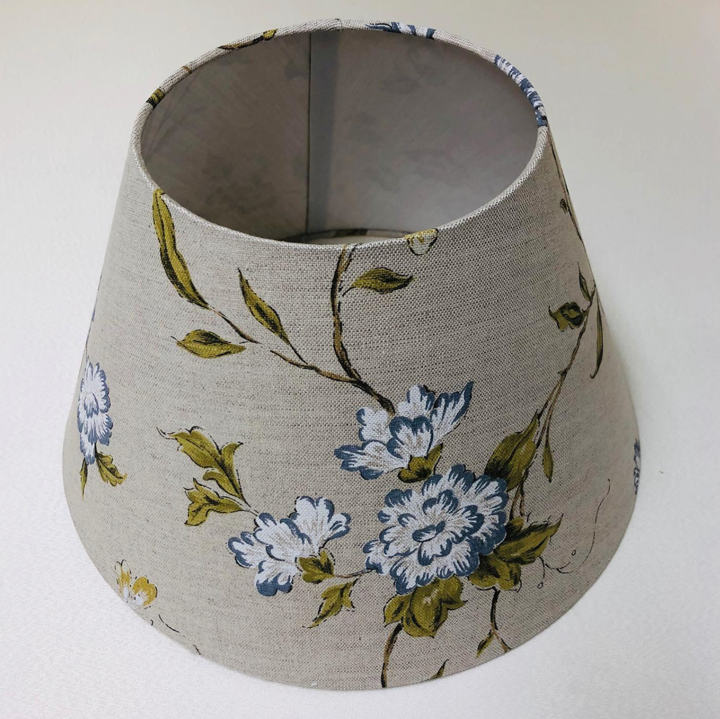 Coussins et abat-jour sur mesure par Tapisserie & Décoration BIC, réalisation n°10