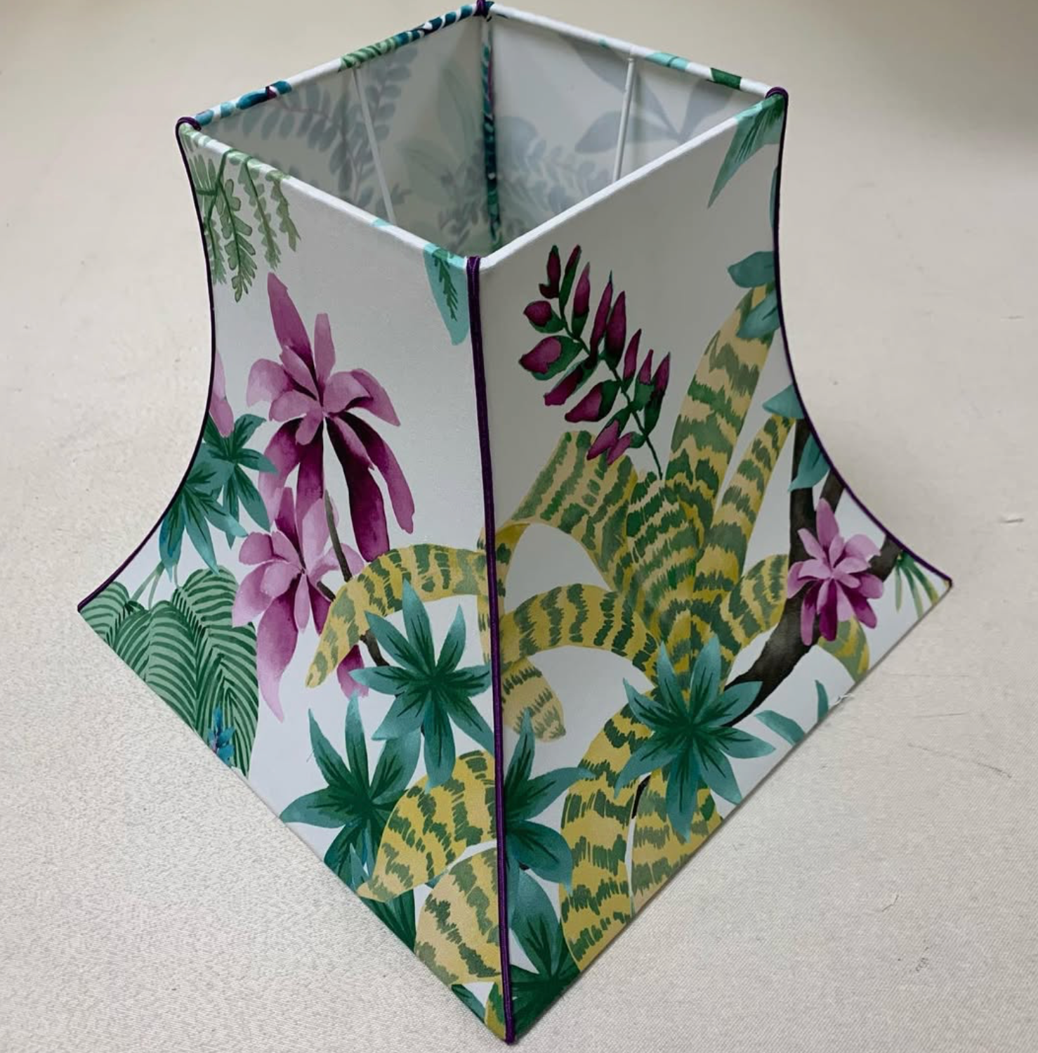 Coussins et abat-jour sur mesure par Tapisserie & Décoration BIC, réalisation n°45