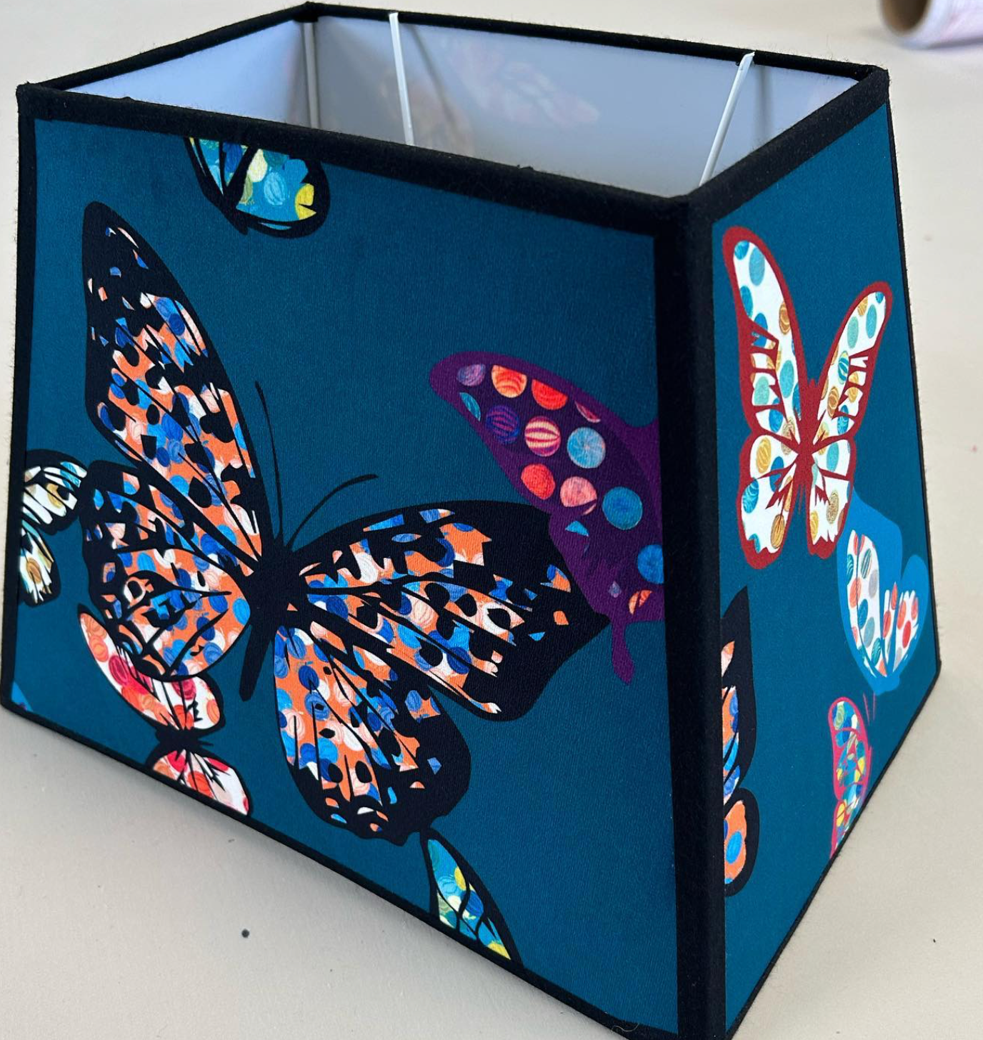 Coussins et abat-jour sur mesure par Tapisserie & Décoration BIC, réalisation n°32