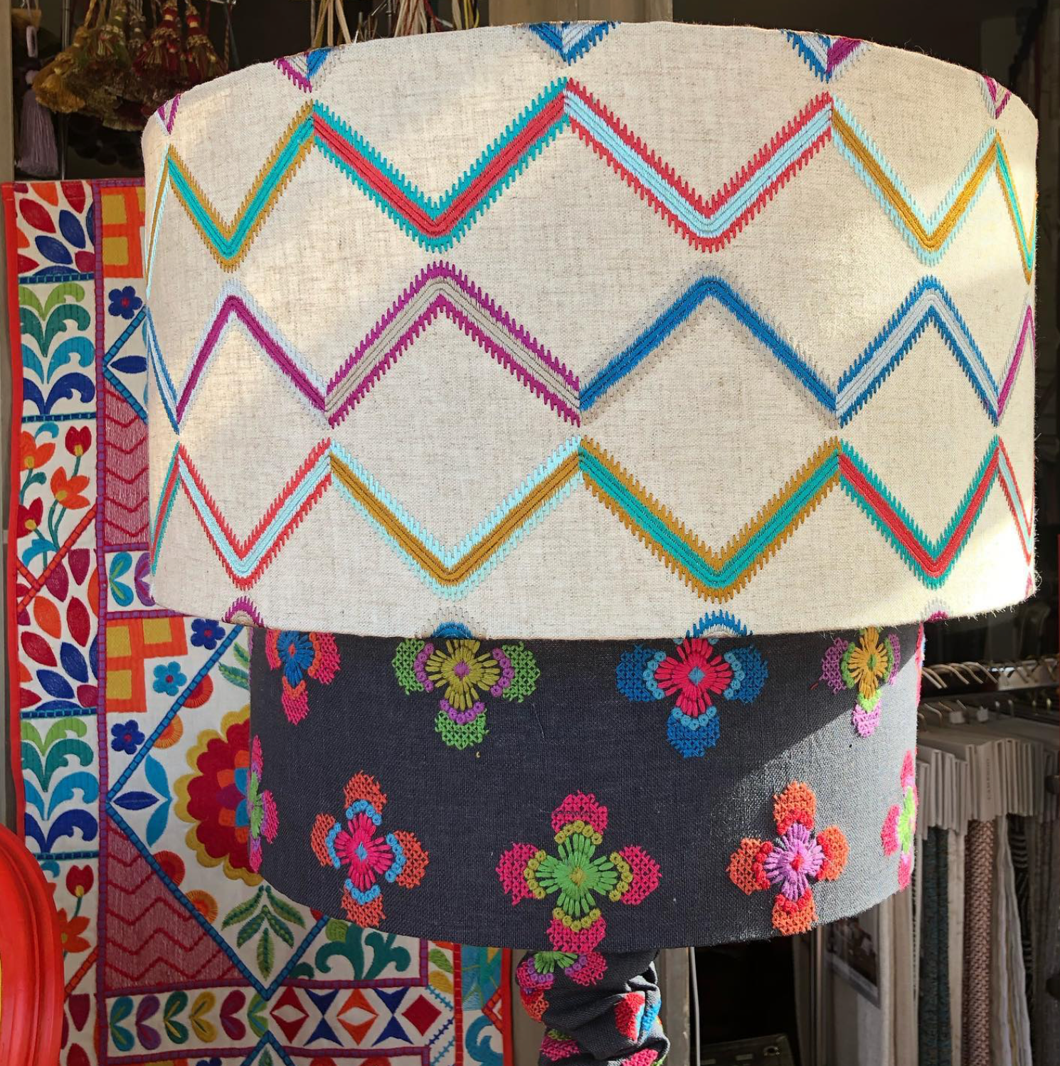 Coussins et abat-jour sur mesure par Tapisserie & Décoration BIC, réalisation n°34