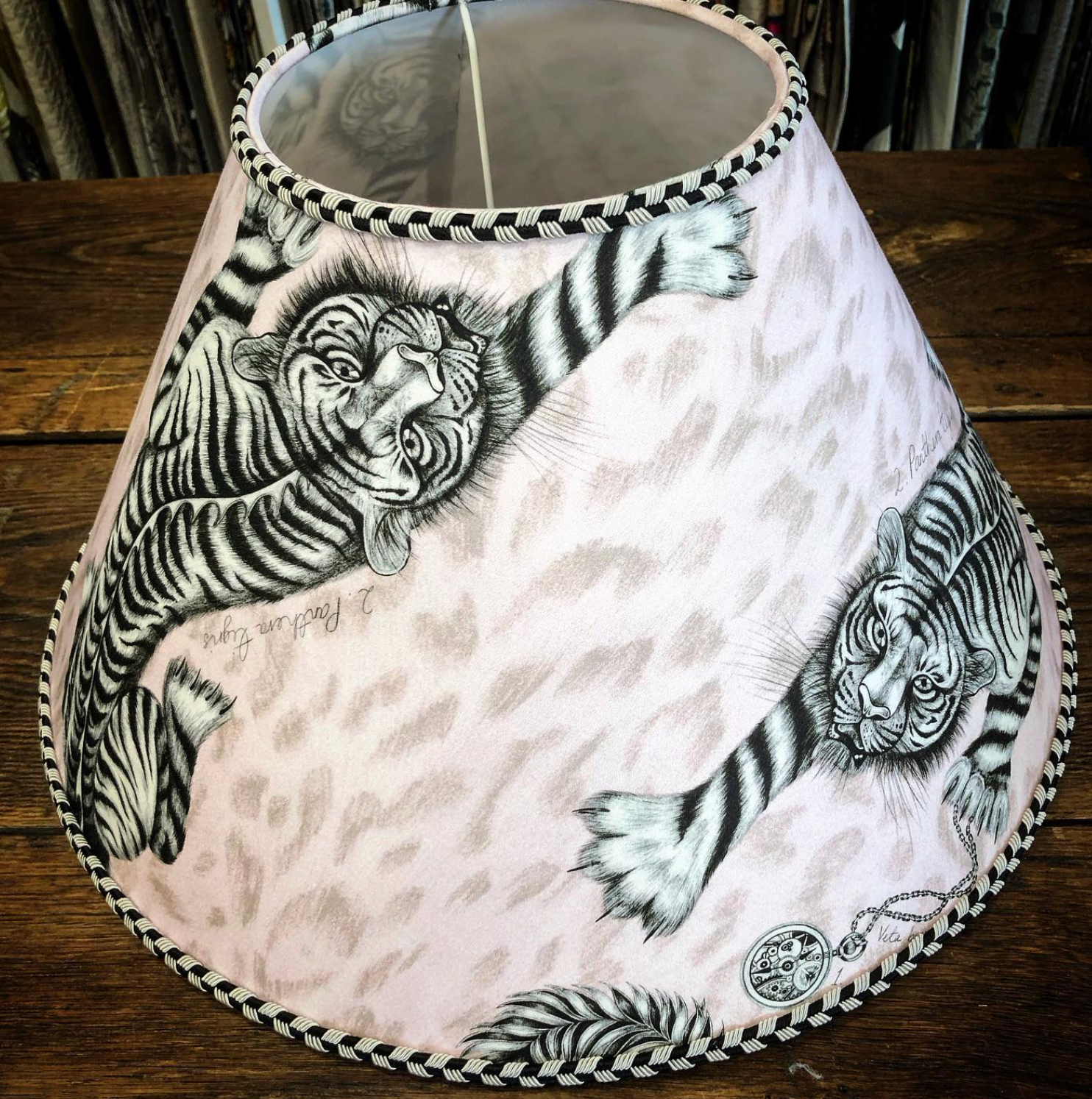 Coussins et abat-jour sur mesure par Tapisserie & Décoration BIC, réalisation n°52