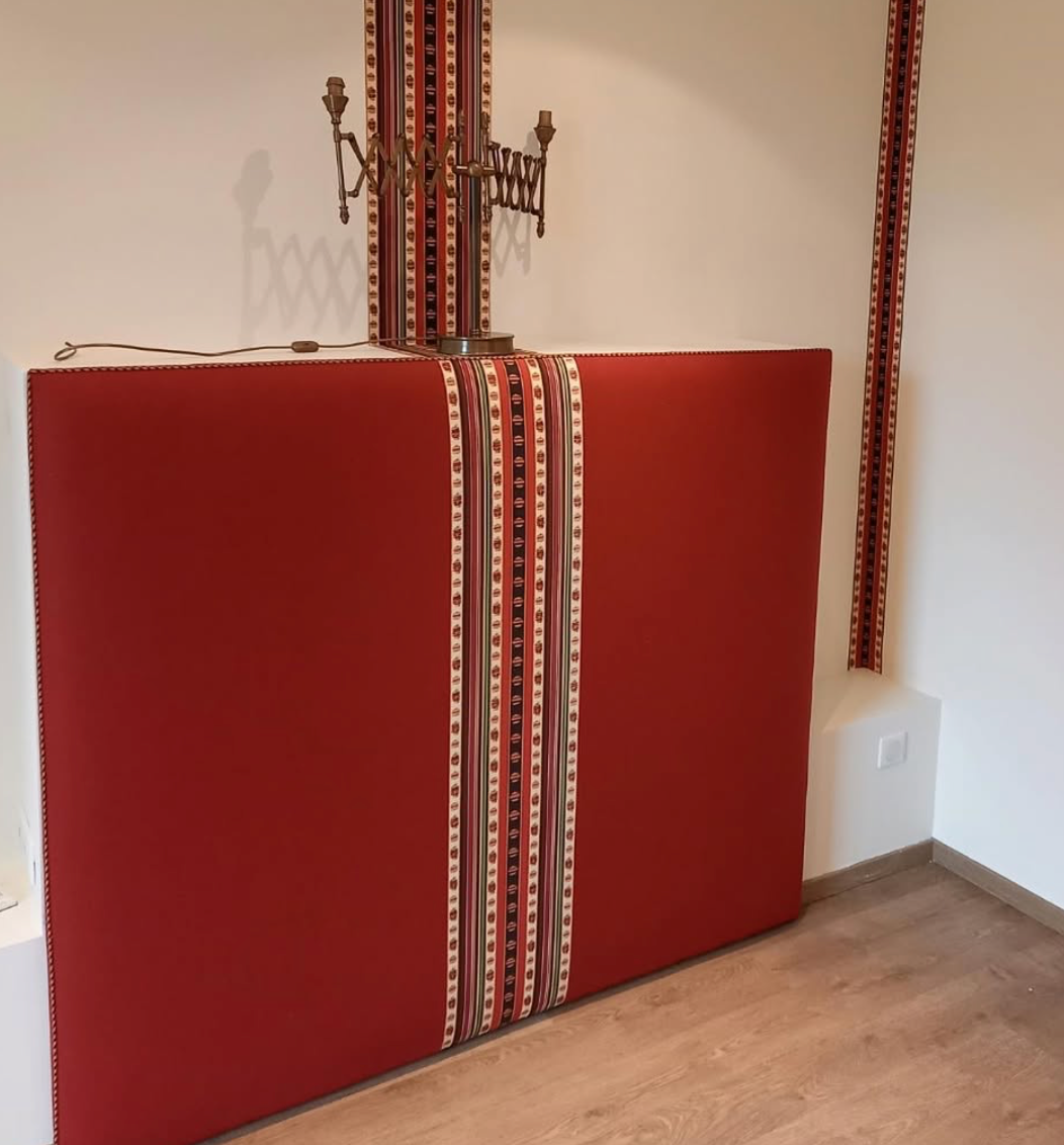 Tête de lit ou tenture murale par Tapisserie & Décoration BIC, réalisation n°8
